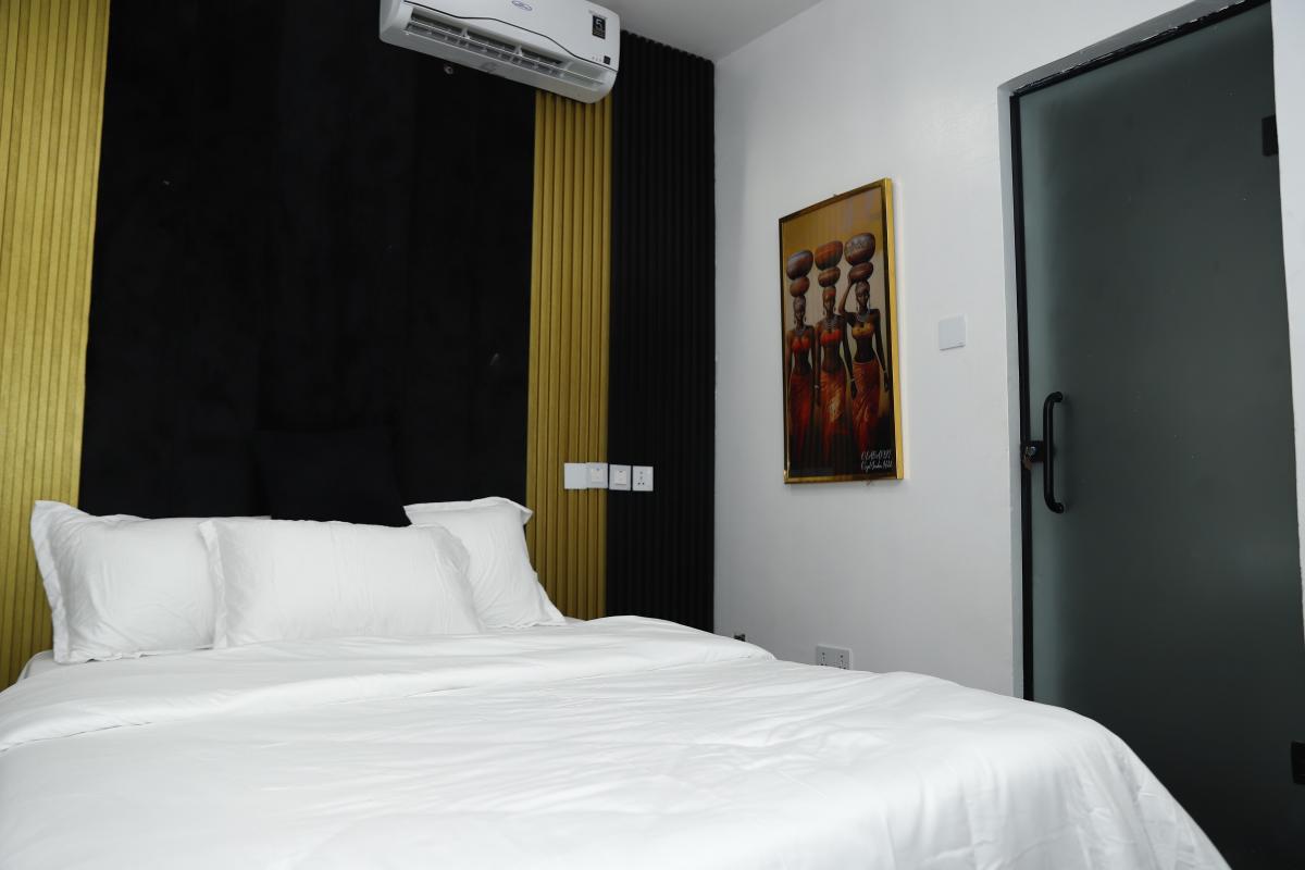 A room at Olabanji Royal Garden Hotel